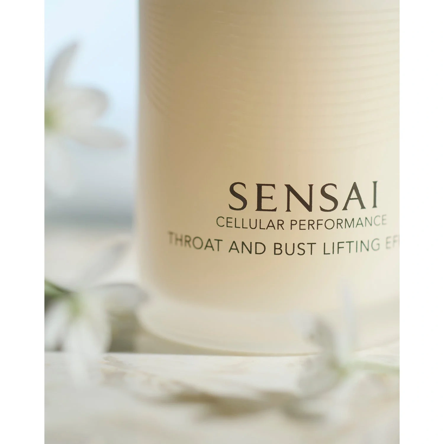Sensai Cellular Performance Throat and Bust Lifting Effect 100 ml