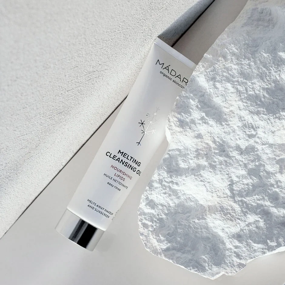 MÁDARA Melting Cleansing Oil