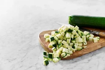 Zucchini tärnad