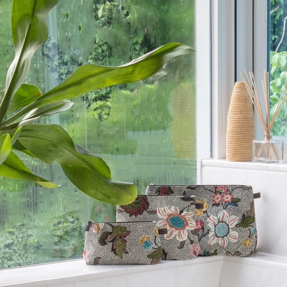 Ceannis Cosmetic Small Flower Linen