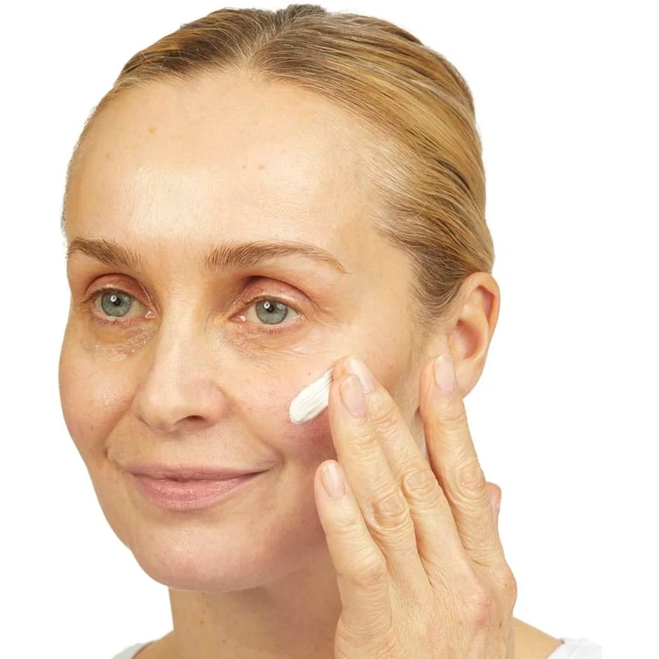 Lift & Luminate Triple Action Day SPF15
