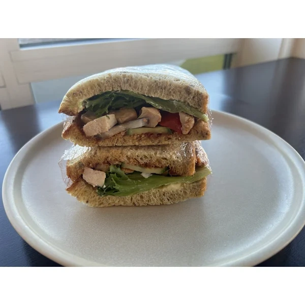 Kyllingsandwich Aioli & Pesto Geheb