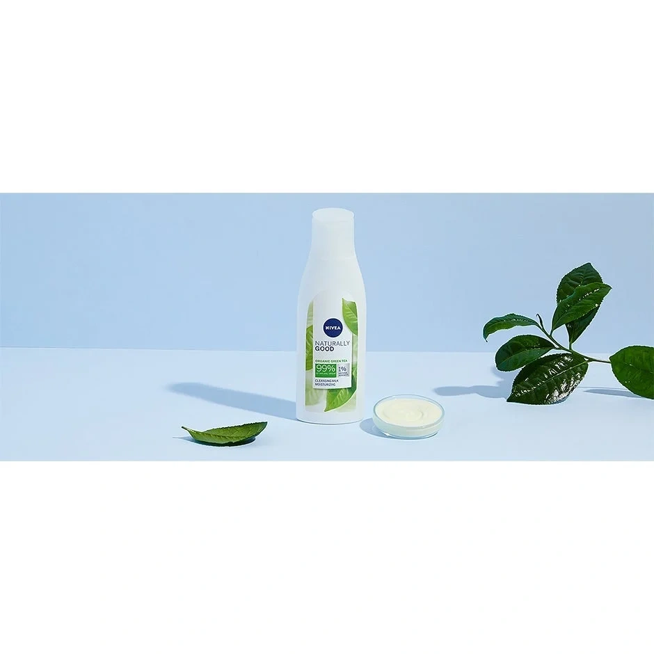 NIVEA Naturally Good Cleansing Milk