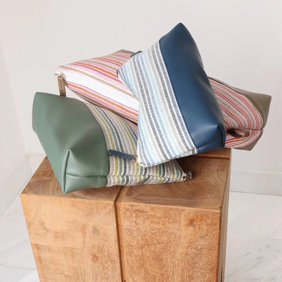 Ceannis Striped Cosmetic