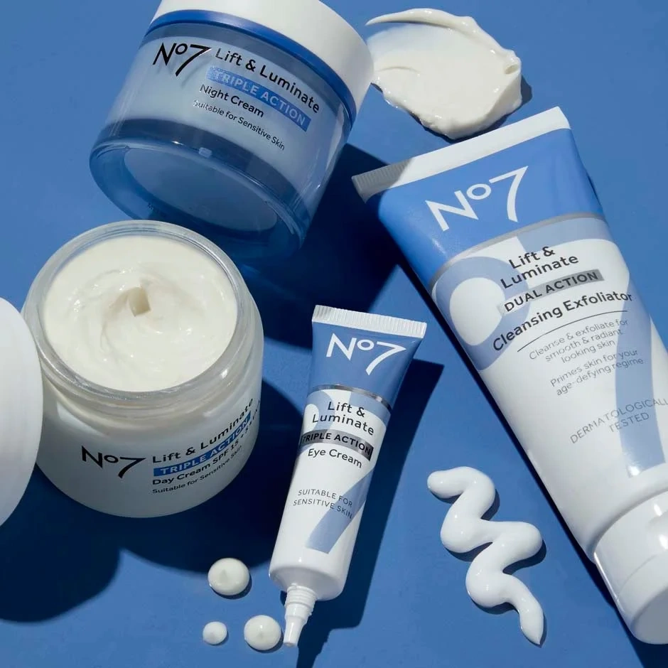 No7 Lift & Luminate Cleansing Exfoliator