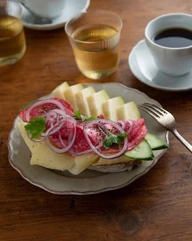 Dansk salami, skivad