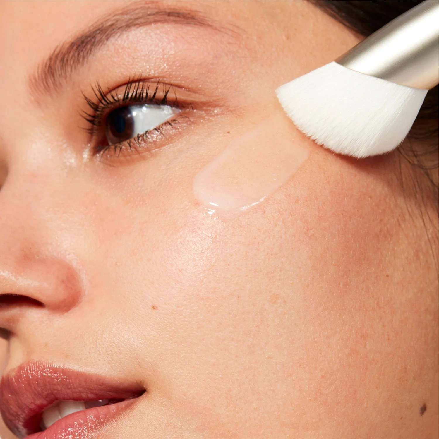 MAC Cosmetics Serum + Moisturizer Brush